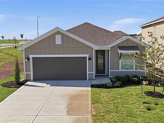 2nd image of 1301 Saddle Ct