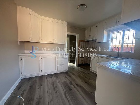 4th image of 3938 E Walnut St