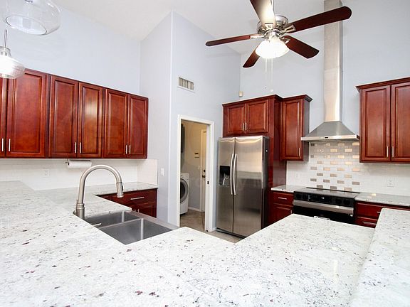 4th image of 511 E Pinto Dr
