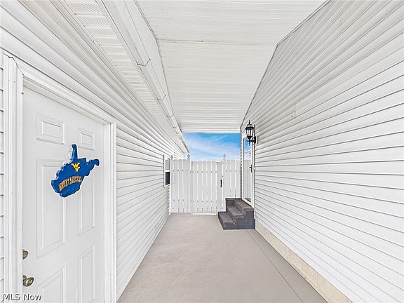 2nd image of 704 23rd St