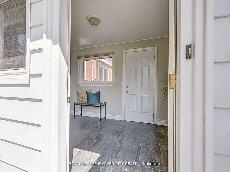 5263 Trafalgar Rd — Photo 4