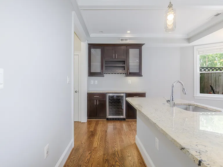 1022 Independence Ave SE — Photo 6