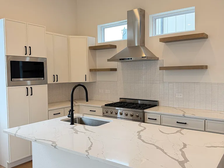 2203 Hondo Ave #203 — Photo 6