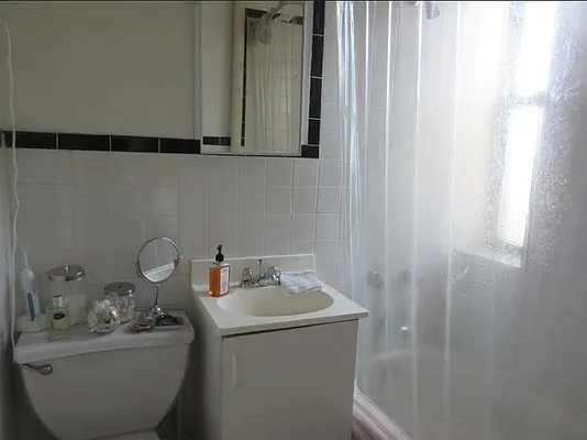 Rented by Mdrn Residential | media 10