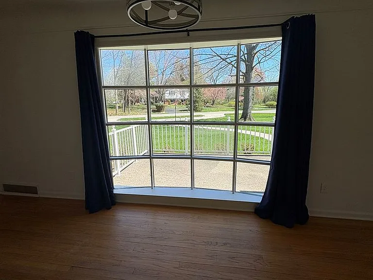 24975 Franklin Park Dr — Photo 7