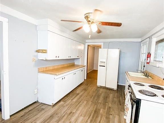 4th image of 2436 Jungle St