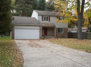 1593 Woodlow St, Waterford, MI 48328