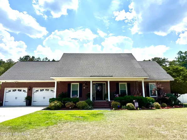 5829 Finish Line Drive, Hope Mills, NC 28348