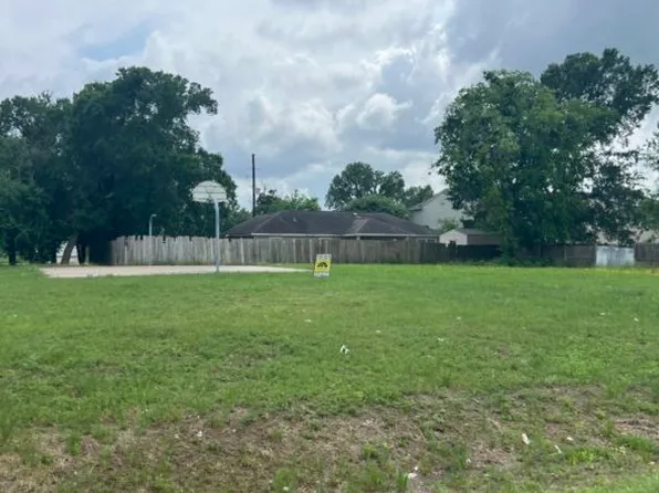 701 W Virginia St, Navasota, TX 77868