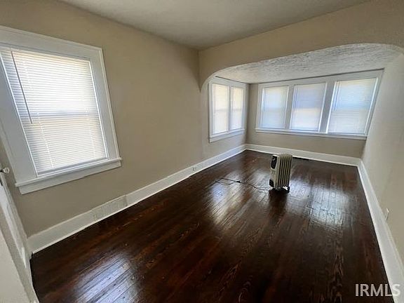 3rd image of 1105 College St