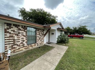 132 NW Summercrest Blvd, Burleson, TX 76028