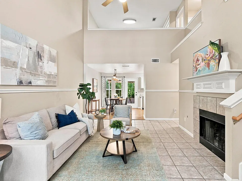 3832 Westfield Dr