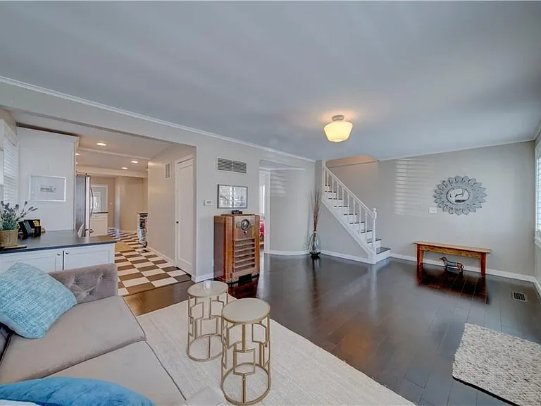 551 NE Ravenna Blvd — Photo 4