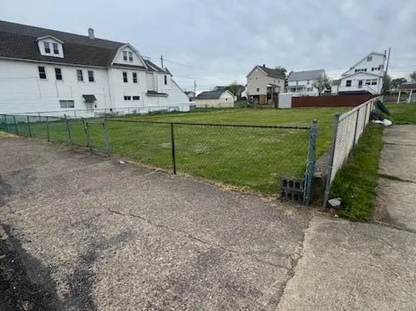 20 Cook St, Ashley, PA 18706