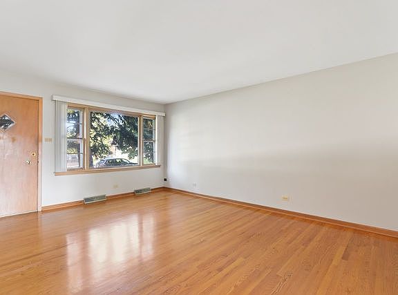 4th image of 9723 S Oak Park Ave