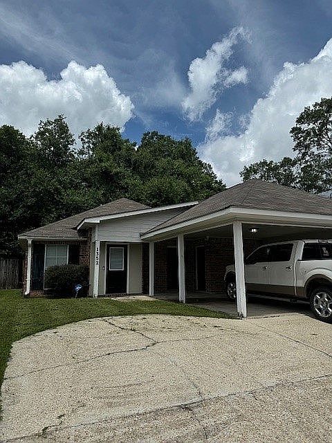 Front left exterior view.