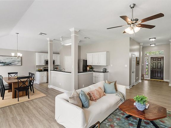 4th image of 3806 Vinecrest Dr