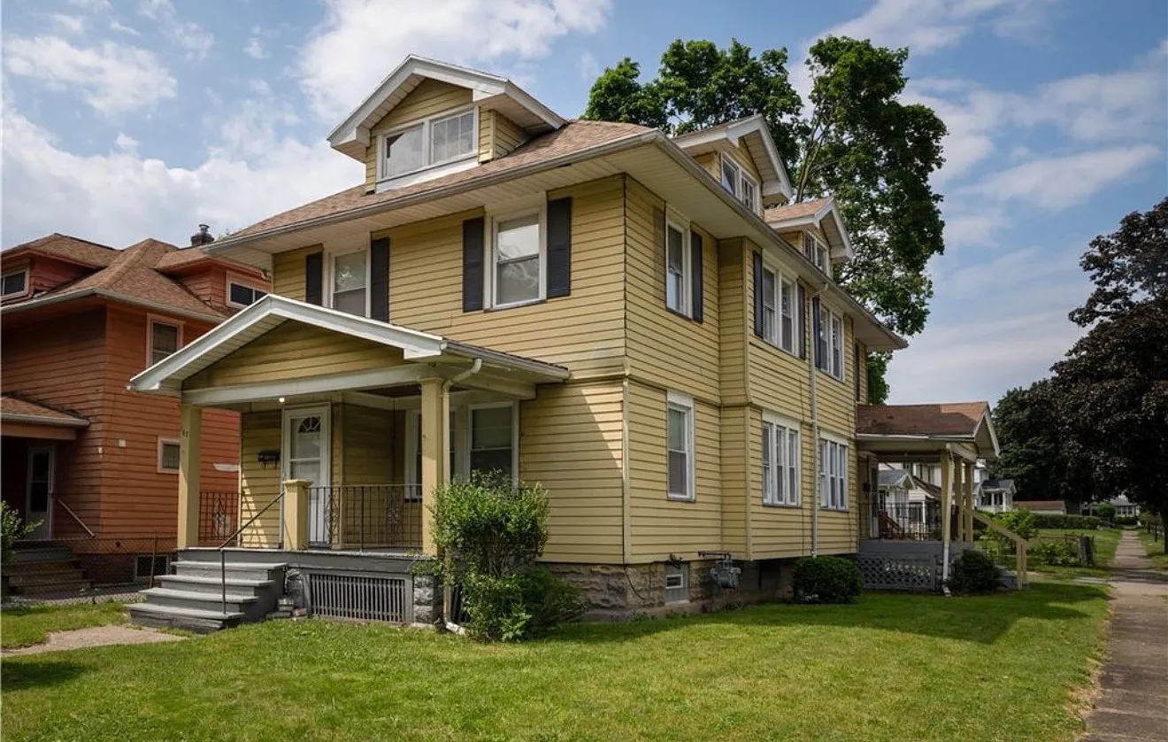 3 bed, 1100 sqft, $1,950 — Photo 1