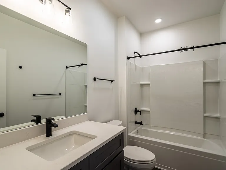 1920 Edwards St #B — Photo 16