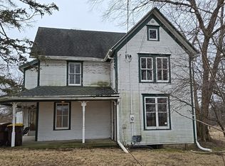 3319 E River Rd, Freeport, IL 61032