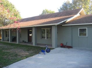 617 Laubach Rd, Seguin, TX 78155