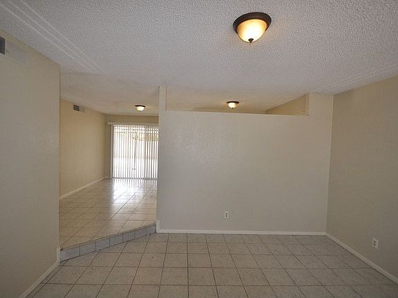 3rd image of 7605 W Earll Dr