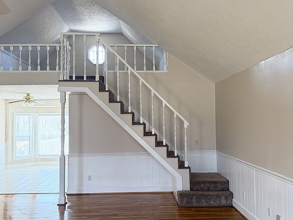 3rd image of 1128 Glaze Ct