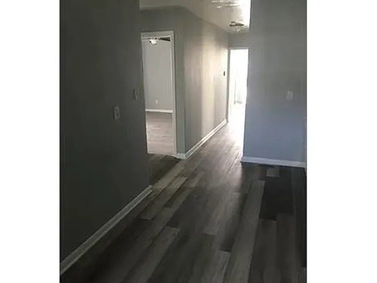633 42nd St — Photo 3
