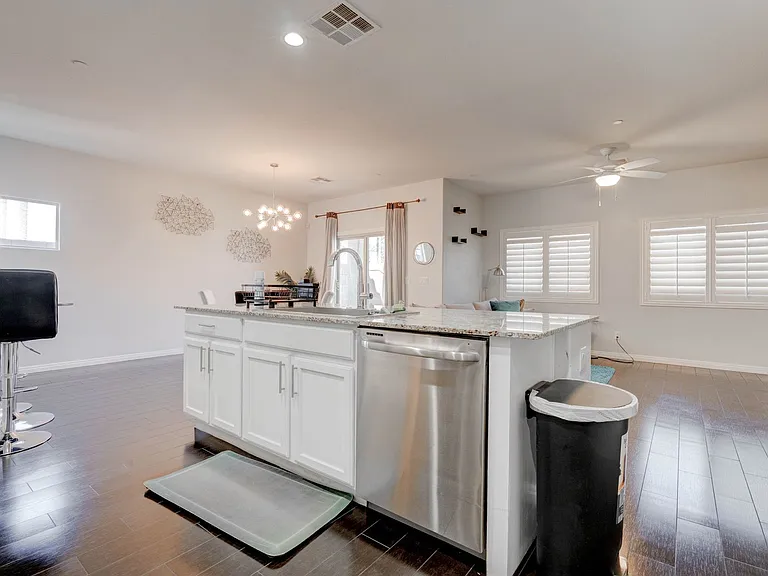 48 Jasmine Point St — Photo 10