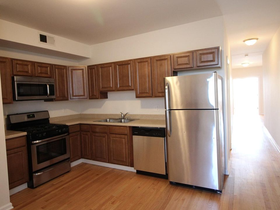 1st image of 3316 W Lawrence Ave #3