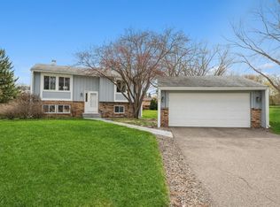 11581 Red Fox Dr, Osseo, MN 55369