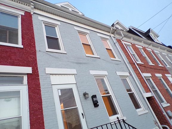 Front of townhouse brand new storm door