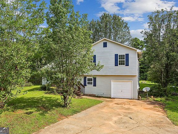 3rd image of 658 Earl North Rd