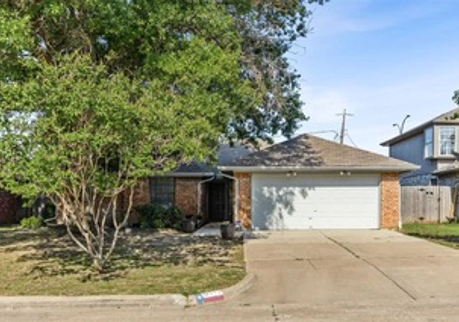 Beautiful 3 bedroom home in Green Leaf/Arlington - Zoned to Mansfield ISD — Photo 4