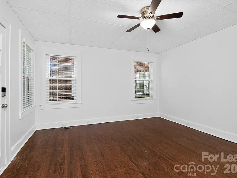 906 S York St — Photo 3