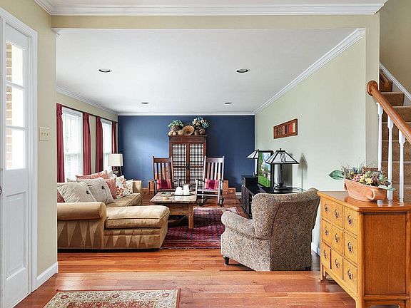 3rd image of 2573 Huntington Dr