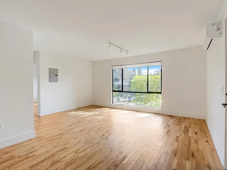 5525 Media Dr #8 — Photo 2