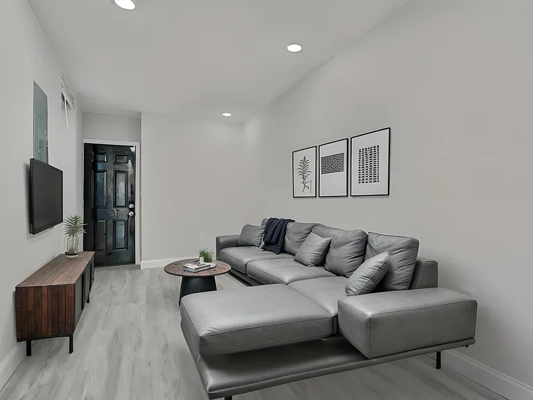 412 E Federal St — Photo 11