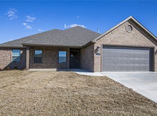5606 Sapphire Dr, Springdale, AR 72764