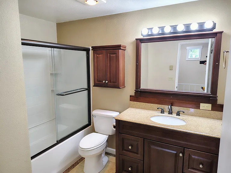 603 Sutton Ln — Photo 31