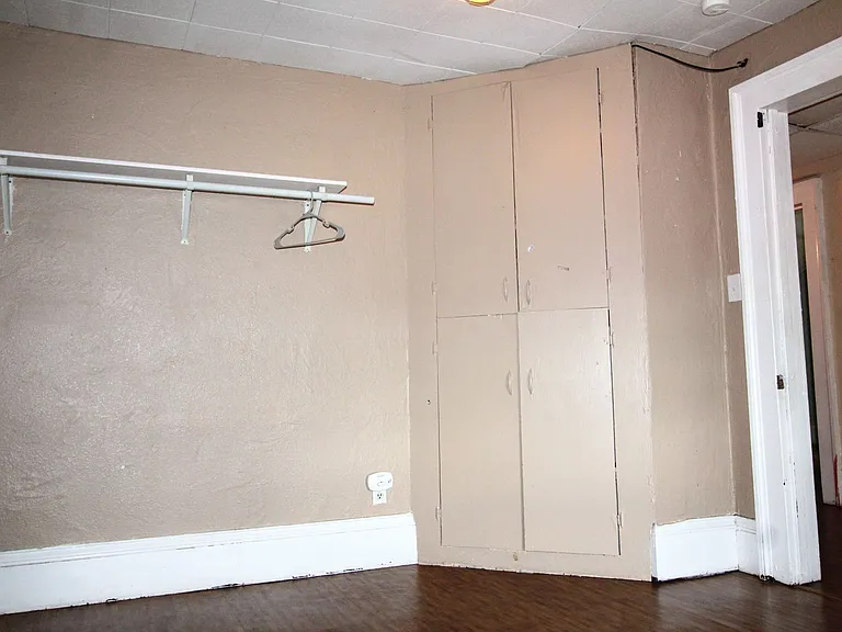 1021 College Ave — Photo 24