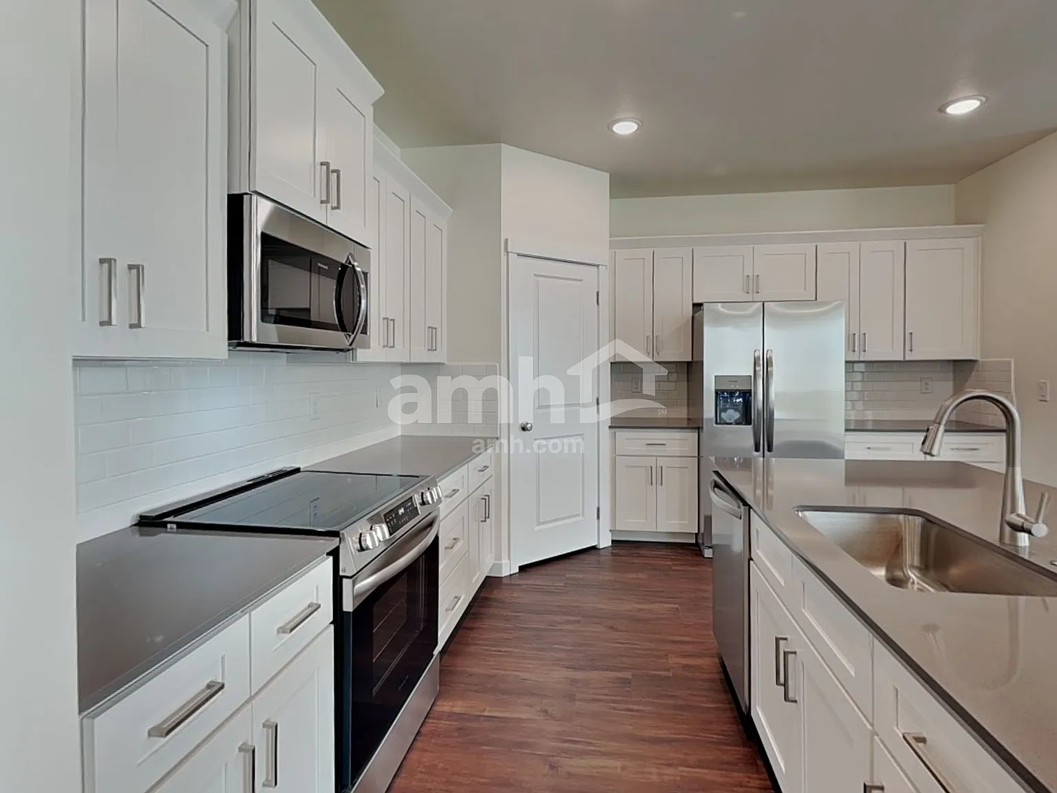 3 bed, 2.0 bath, 1715 sqft, $2,555 — Photo 3