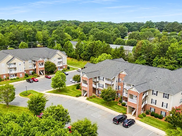 Madison Heights Luxury Apartments — Photo 17