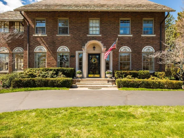 50 Lochmoor Blvd, Grosse Pointe Shores, MI 48236