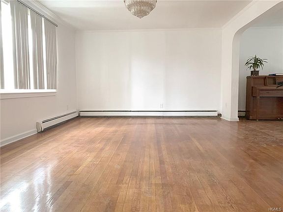 4th image of 2404 Barnes Ave