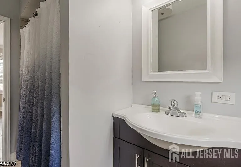 110 Parker St — Photo 13