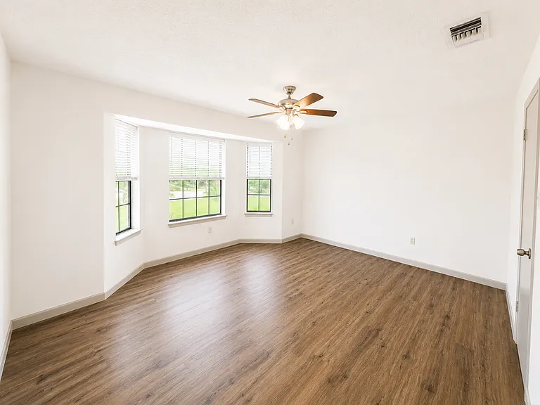 2401 Stephen Lee Dr — Photo 29