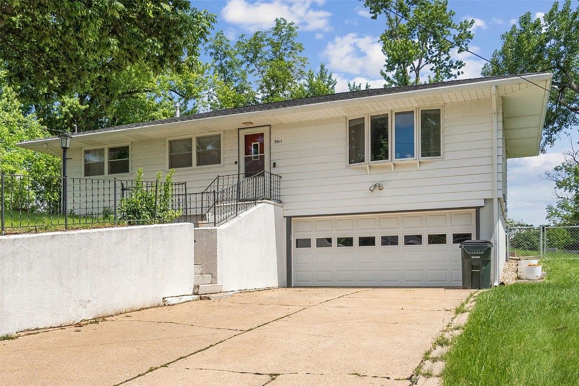 3011 Schaeffer Dr SW, Cedar Rapids, IA 52404 Zillow