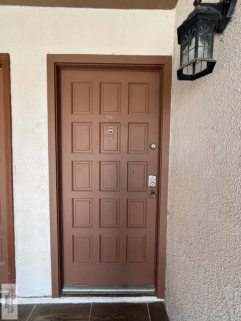 1 bed, 1.0 bath, 753 sqft, $1,300 — Photo 2