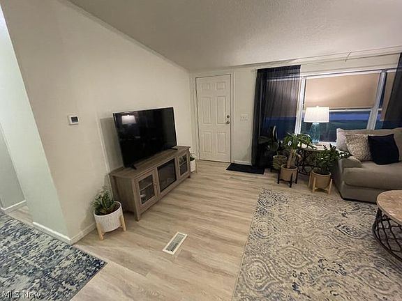 4th image of 2216 Adams Ln